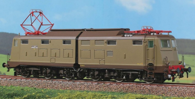 Electric locomotive  E.645.023<br /><a href='images/pictures/ACME/301937_c.jpg' target='_blank'>Full size image</a>
